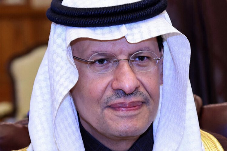 الأمير عبد العزيز بن سلمان... تتراكم النجاحات وتعلو الإنجازات وتتوالى الأوسمة والشهادات