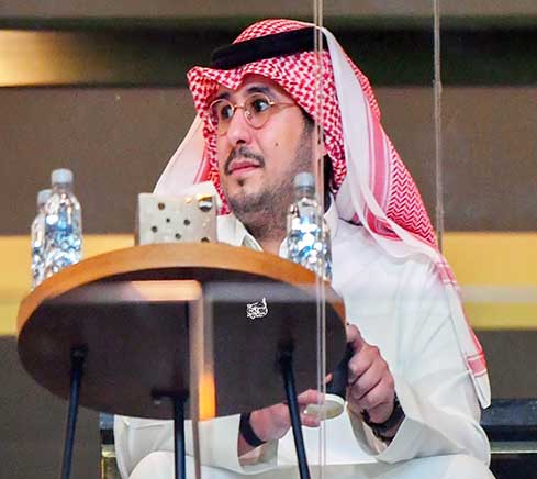 بين هيبة التشريف الملكي وتقديراً للأسطورة.. الأمير تركي بن سلمان يُضيء ليلة 