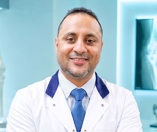  إنجاز طبي غير مسبوق.. جراح يمني في عدن ينهي معاناة طفل من تشوه خلقي معقد بعد 13 عاماً من المعاناة