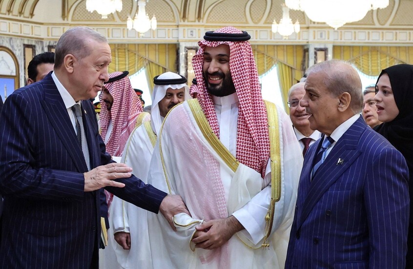 صمت إعلامي وسياسي.. تقرير عبري يزعم انهيار