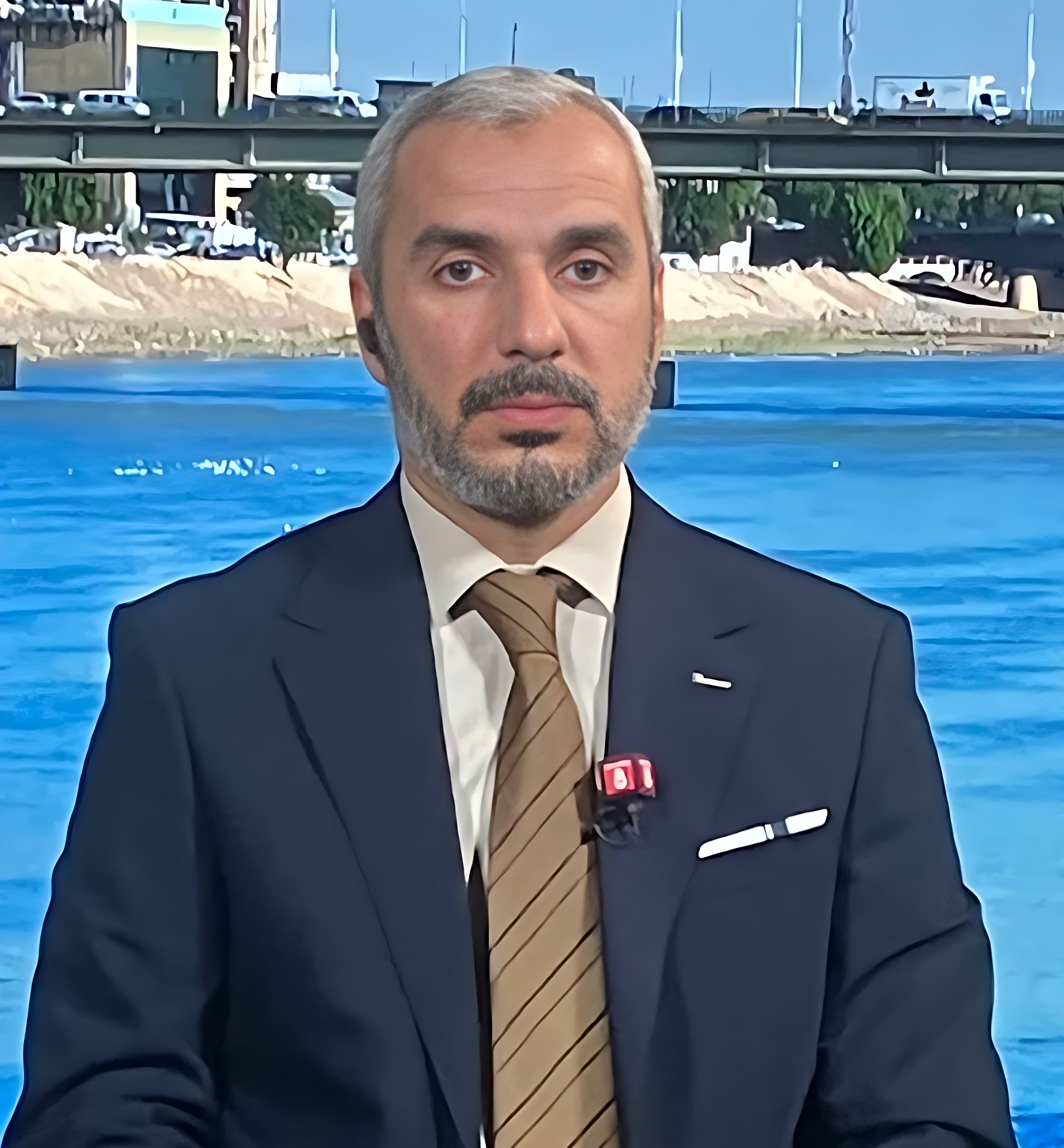 رواتب موظفي العراق.. هل تكون الصخرة التي تسقط حكومة الزيدي؟