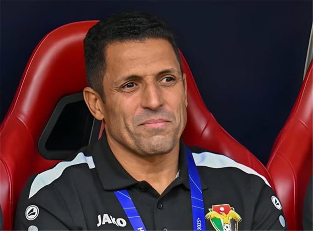 رسميا.. الأهلي يعين أول مدرب عربي غير مصري في تاريخه