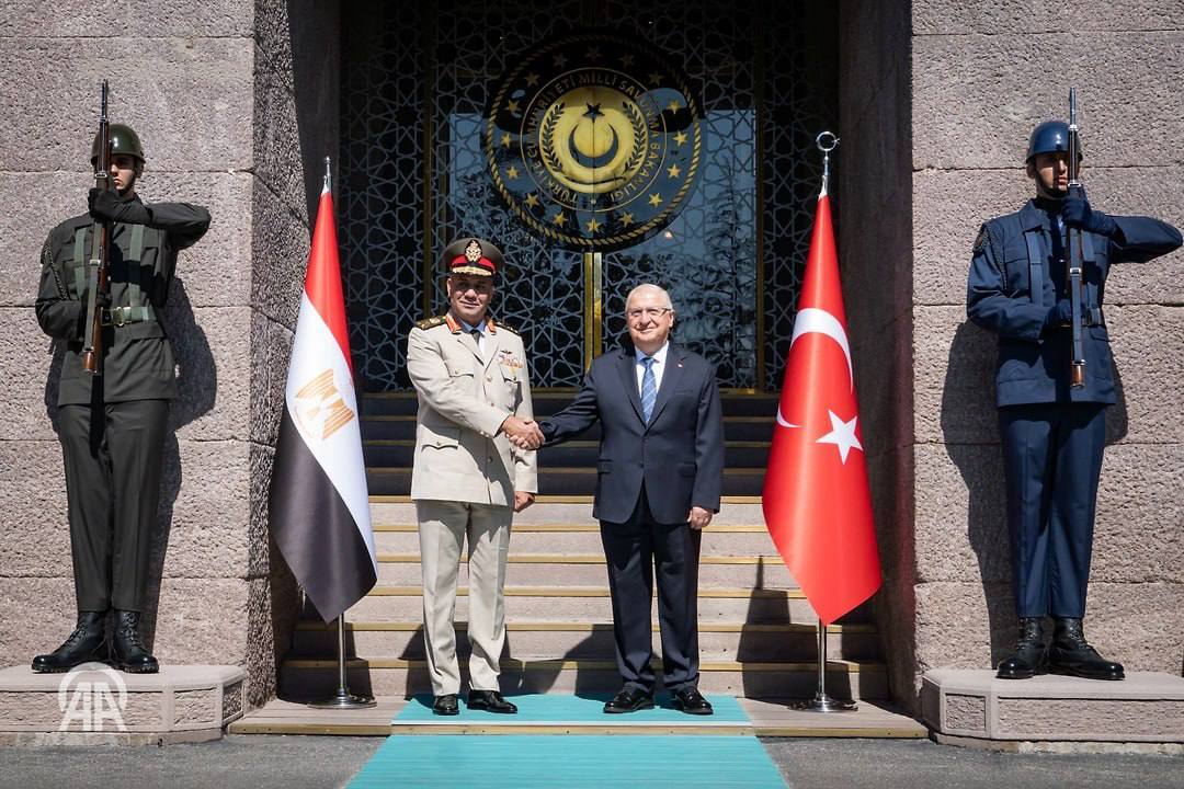 اجتماع مغلق لوزير الدفاع المصري في تركيا وسط قلق إسرائيلي