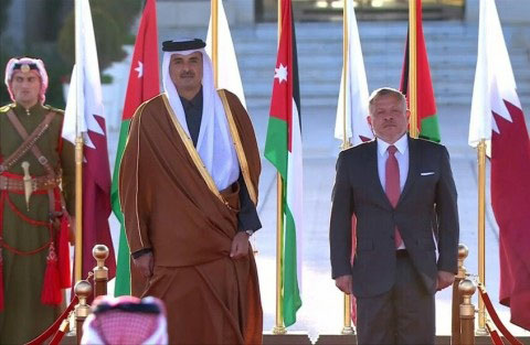 ملك الأردن وأمير قطر يؤكدان أهمية التوصل إلى حلول سياسية لأزمات المنطقة